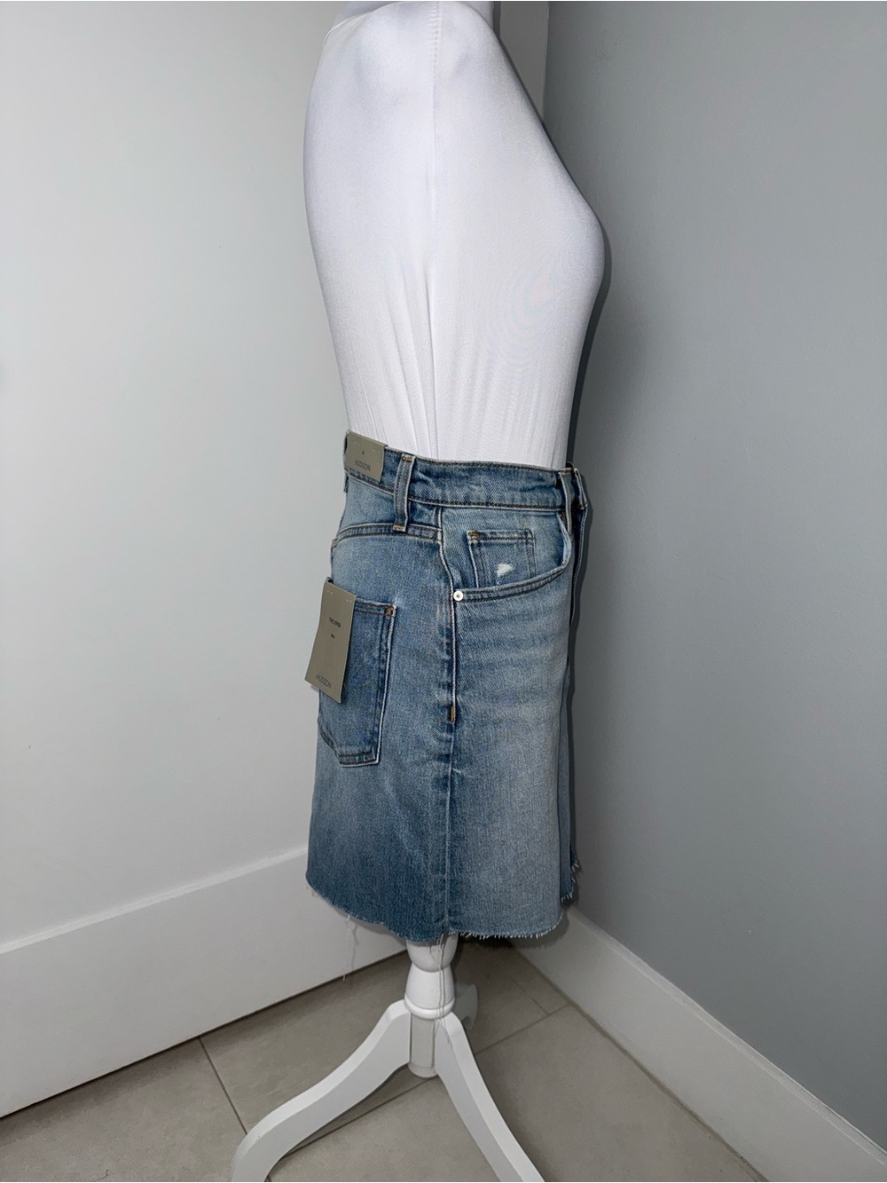 Hudson The Viper Skirt in Cirrus/Size 25 - Picture 5 of 10